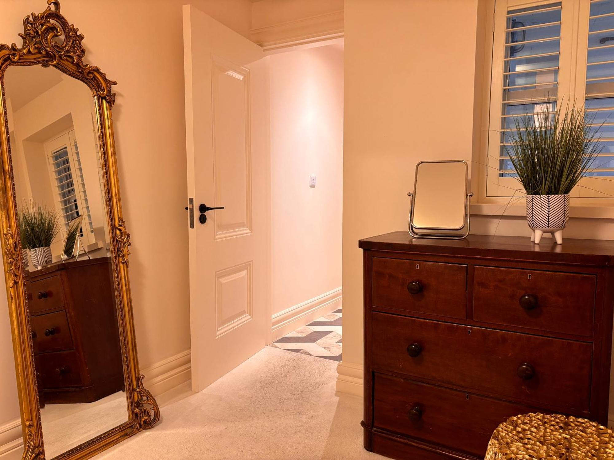 Luxurious 2 Bedroom Apartment With Sea View In Monkstown Blackrock  Exterior photo