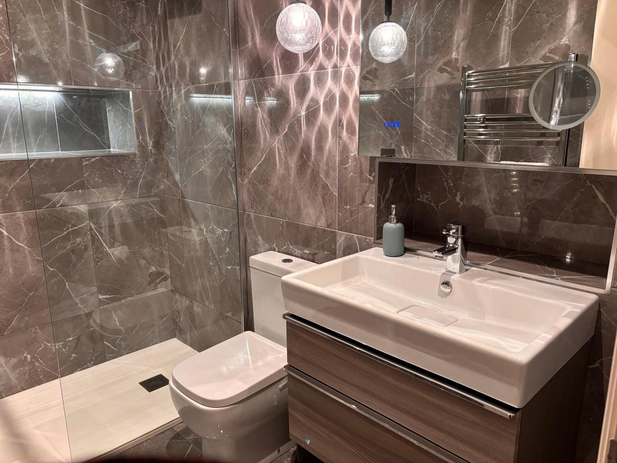 Luxurious 2 Bedroom Apartment With Sea View In Monkstown Blackrock  Exterior photo